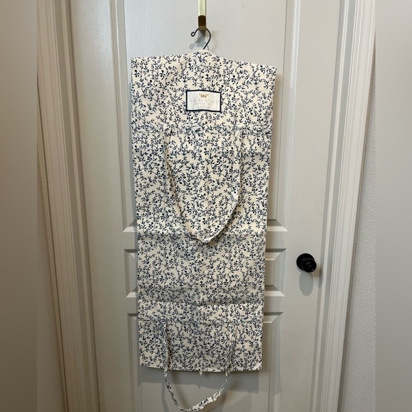 Agua by Agua Bendita Blue Floral Garment Bag or Travel Organizer - Picture 2 of 4